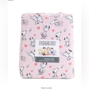 QUEEN PEANUTS
Poses And Hearts Sheet Set